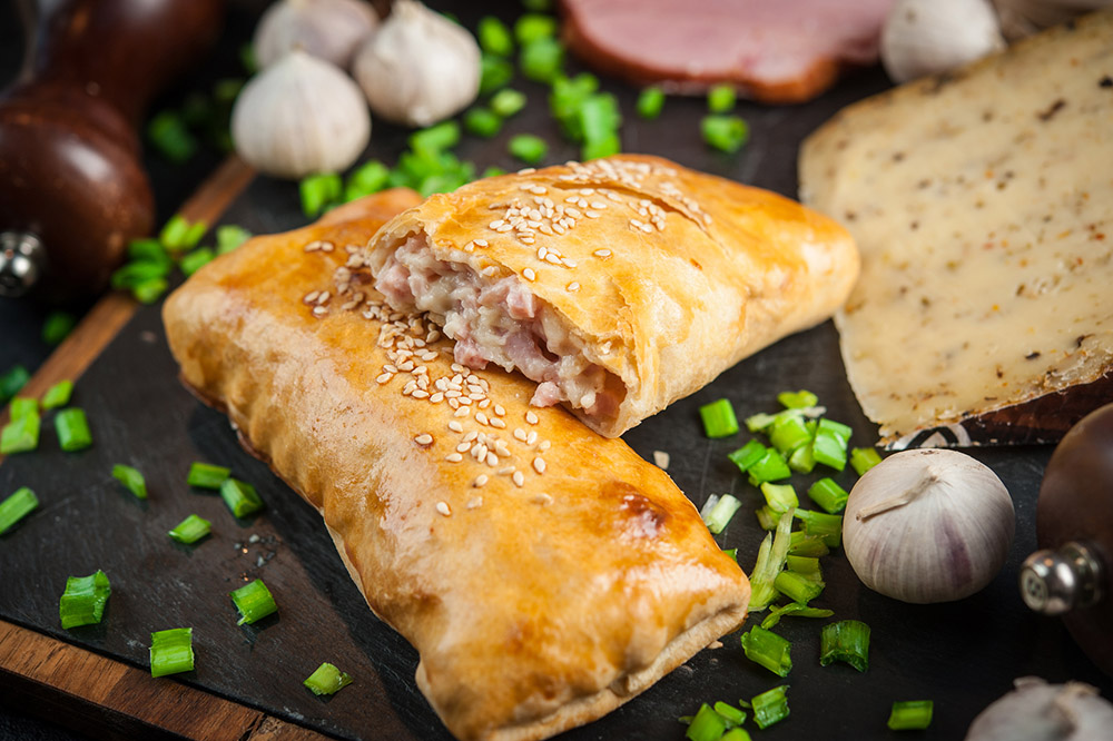 Samsa with ham-cheese